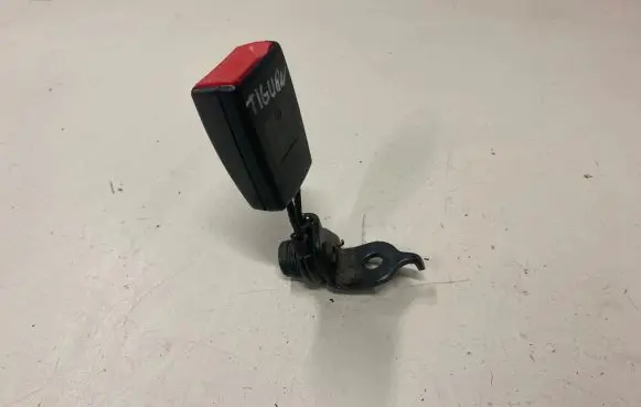 Volkswagen Tiguan Rear seatbelt buckle 5M0857753B 33044303