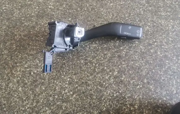Volkswagen Golf V Wiper control stalk 1K0953519A
