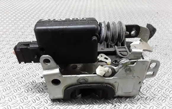 Renault Sandero I Rear door lock 8200735224