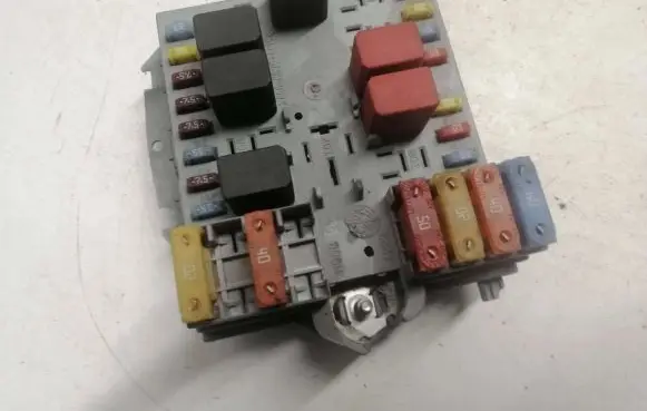 Alfa Romeo 159 Fuse module 50513644 57657 000551364407677