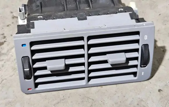 BMW 7 E38 Rear air vent grill 64228390117 8390290 8364120