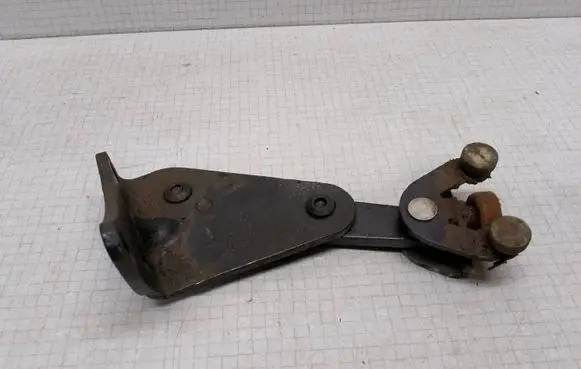 Volkswagen Transporter - Caravelle T5 Sliding door lower roller guide/hinge 7H0843398