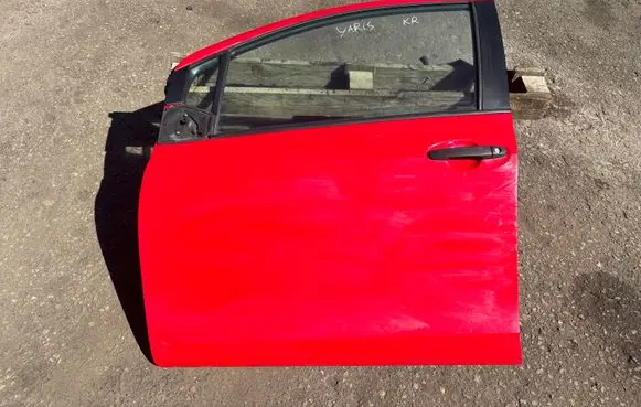 Toyota Yaris Front door