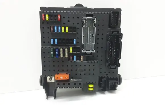 Volvo XC90 Fuse module 30728512