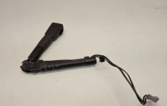BMW 3 E90 E91 Front seatbelt buckle 7213564