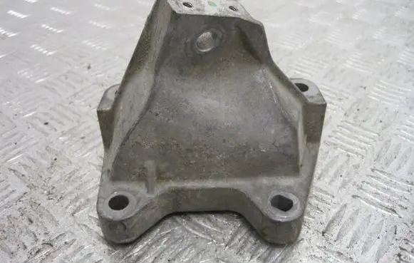 Jeep Grand Cherokee Gearbox mounting bracket 68275988AA