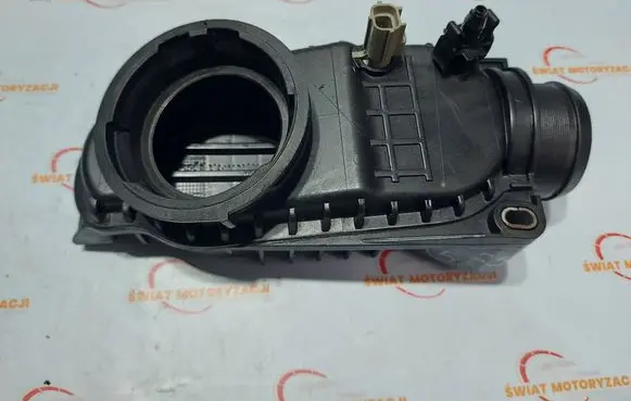 Land Rover Discovery 4 - LR4 Intake resonator 4H2Q6K770BC