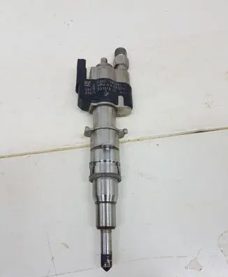 BMW 7 F01 F02 F03 F04 Fuel injector 7585261 10181010 PA66GF3596