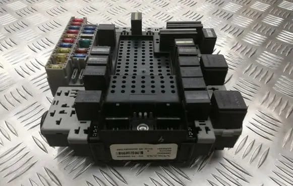 Volvo XC90 Fuse module 08696040 08696098