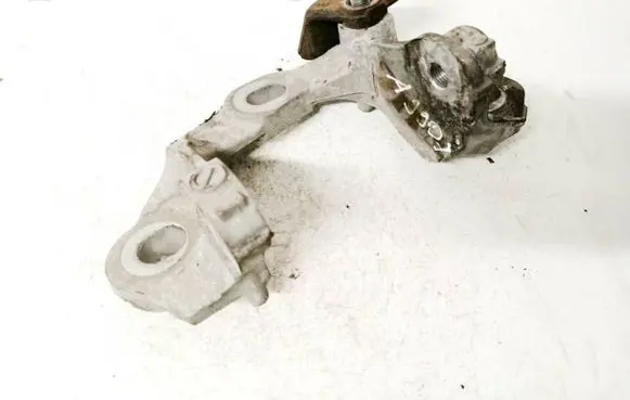 Mazda CX-5 Engine mounting bracket
