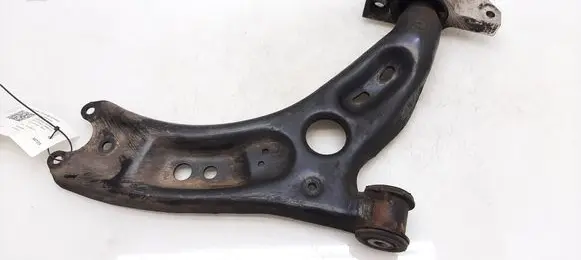 Volkswagen Tiguan Front lower control arm/wishbone 3C0199231E