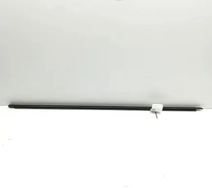 Volkswagen Touareg III Door glass trim 760837476C
