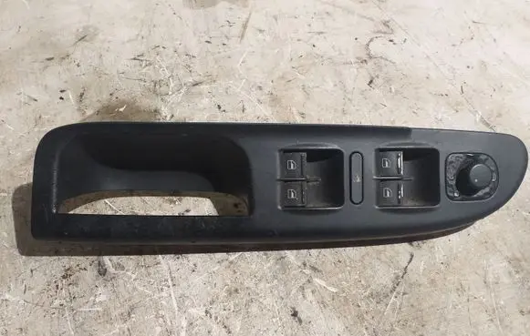 Volkswagen PASSAT B6 Electric window control switch 3C1867171