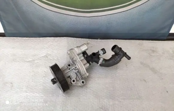 Land Rover Defender Water pump BK3Q8K500