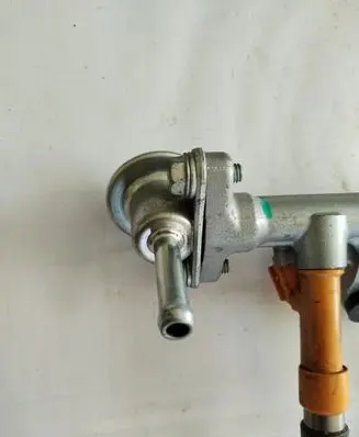 Daihatsu Terios Fuel pressure regulator 2327097501