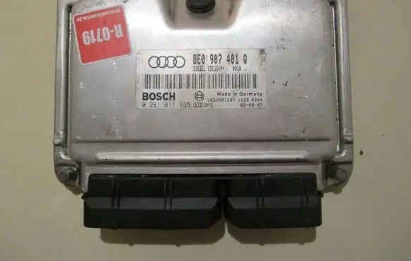 Audi A4 S4 B6 8E 8H Engine control unit/module 8E0907401Q