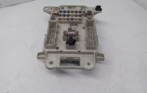 Toyota RAV 4 (XA20) Fuse module