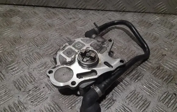 Audi A4 S4 B8 8K Vacuum pump 03L145100