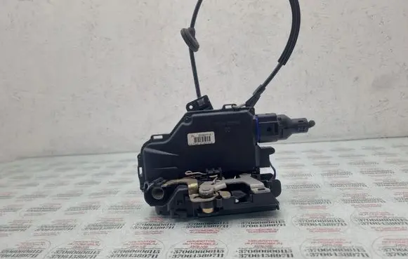 Volkswagen Golf V Front door lock 3D2837016