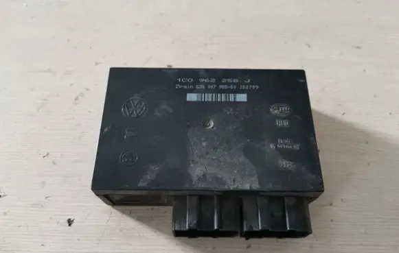Volkswagen Golf IV Comfort/convenience module 1C0962258J
