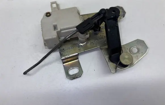 Volkswagen Bora Central locking motor 1J9827425D