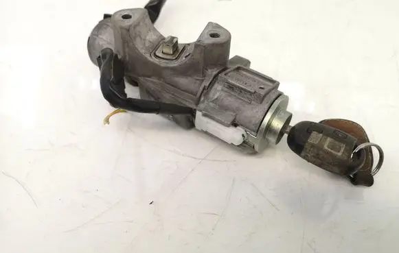 Toyota Avensis T250 Ignition lock 450200504 736670A N0501517
