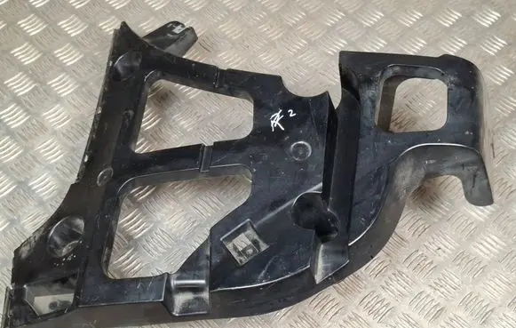 Rear bumper mounting bracket