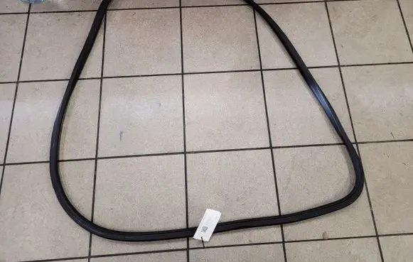 Opel Astra K Front door rubber seal 39071818 360574169