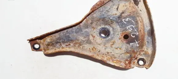 Opel Omega B1 Engine mounting bracket