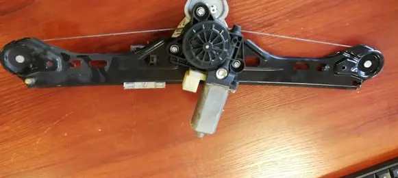 Mercedes-Benz C W203 Rear door window regulator with motor 130822007