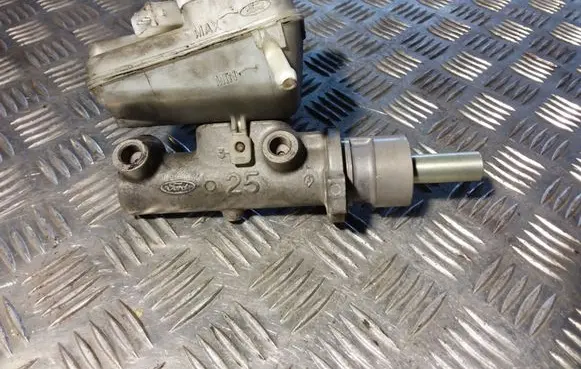 Master brake cylinder