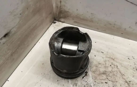 Piston