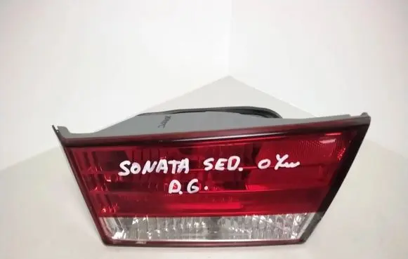 Hyundai Sonata Tailgate rear/tail lights 924043K0