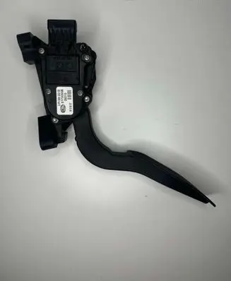 Accelerator throttle pedal