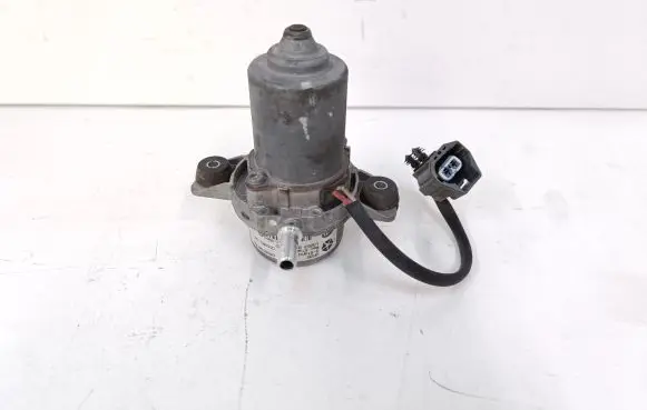 Chrysler Town u0026 Country V Vacuum pump 04581541AA