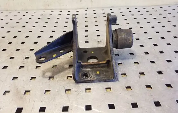 Toyota Corolla Verso E121 Gearbox mounting bracket