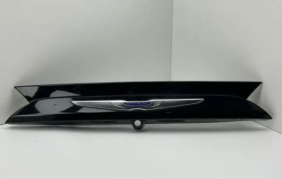 Chrysler Pacifica Trunk door license plate light bar 