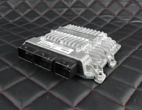 Volvo V50 Engine control unit/module 31211071AA 5WS40562AT SID803AM