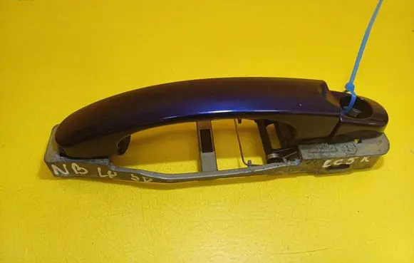 Volkswagen New Beetle Front door exterior handle