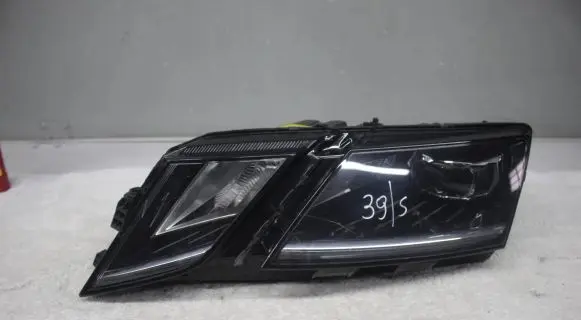 Skoda Octavia Mk3 (5E) Headlight/headlamp 5E1941015D 030110423100 LE15A6369