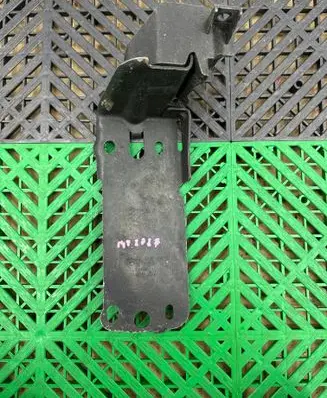 BMW 3 E90 E91 Radiator mount bracket 7117811 23781010 H260BDZ