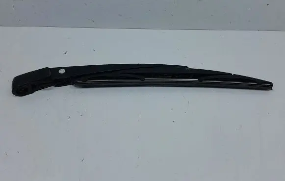 Rear wiper blade arm