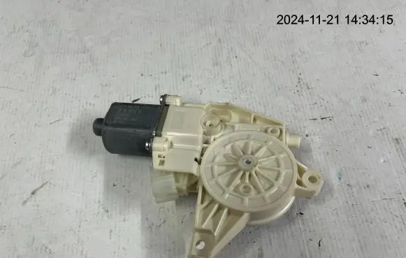 Mercedes-Benz B W246 W242 Front door window regulator motor A2469065200 2469065200