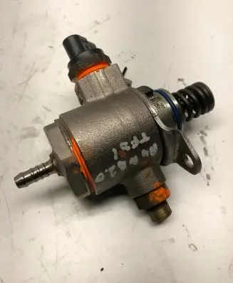 Audi A4 S4 B8 8K Fuel injection high pressure pump 06J127025F