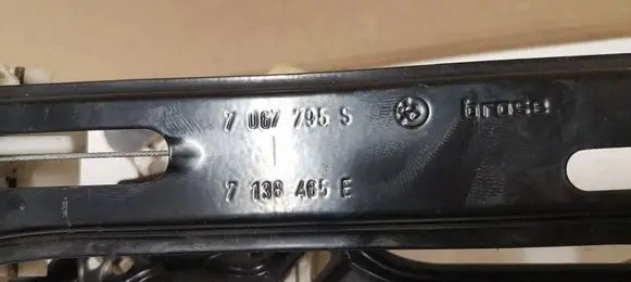 BMW 1 E81 E87 Front door window regulator with motor 7067795S 7138465E