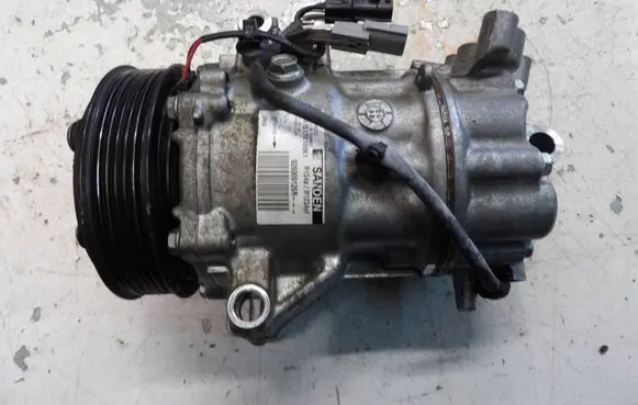 Renault Captur II Air conditioning (A/C) compressor (pump) 926009126R 01517210061