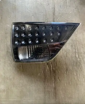 Tailgate rear/tail lights