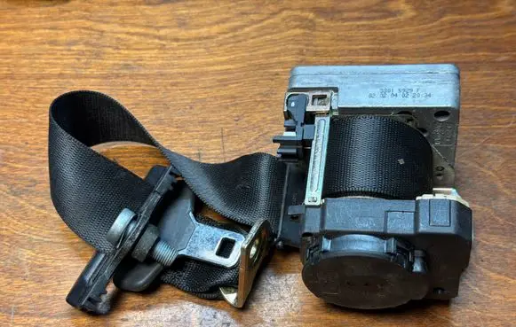 Mercedes-Benz S W220 Front seatbelt 33015929F A62719A