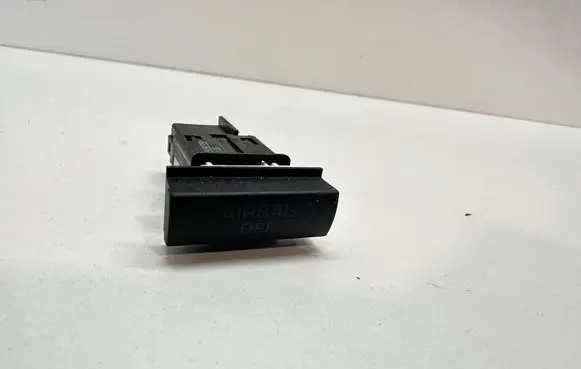 Passenger airbag on/off switch