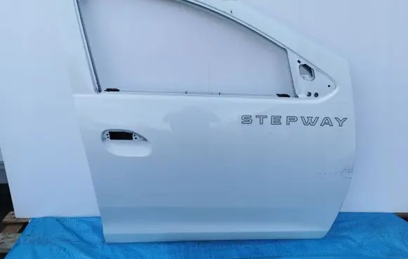Dacia Sandero Front door